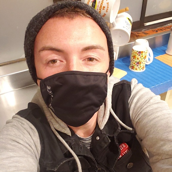 Meet your Posher, Chris - Picture 1 of 2